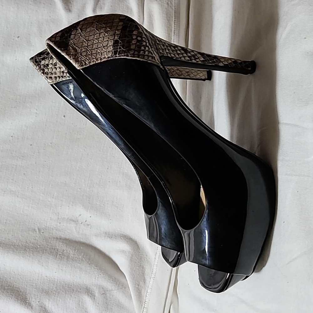 Jessica Simpson Black Patent Leather and Snakeskin Heel Shoes
